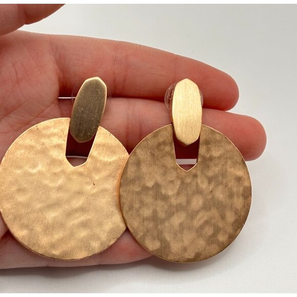 Kendra Scott Rose Gold-Toned Hammered Disc Drop Earrings - Picture 3 of 6